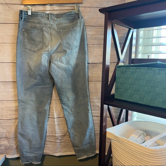 Sofia Jeans Light Wash Curvy Skinny Frayed Jean Size 10 - Picture 6 of 8